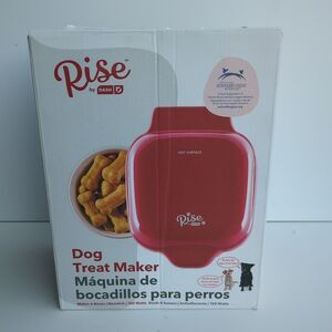 NIB RISE by DASH DOG TREAT MAKER 6‎ PC